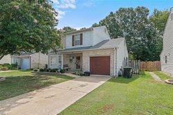 Pre-foreclosure in  KINCAID LN Hampton, VA 23666