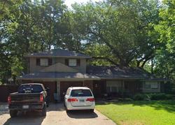 Pre-foreclosure in  RAVENWOOD DR Arlington, TX 76013