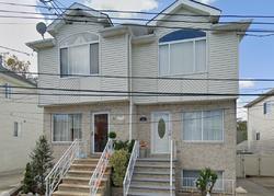 Pre-foreclosure in  BENTLEY LN Staten Island, NY 10307