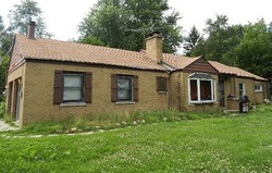 Pre-foreclosure in  WOLF RD Willowbrook, IL 60527