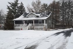 Pre-foreclosure in  W MAPLE ST Lombard, IL 60148