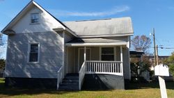 Pre-foreclosure in  GOFF ST Charlotte, NC 28208
