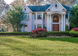 Pre-foreclosure in  SOUTHFIELD RD Edison, NJ 08820