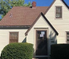Pre-foreclosure in  6TH ST E Saint Paul, MN 55106