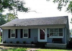 Pre-foreclosure in  WEDGEWOOD WAY Louisville, KY 40220