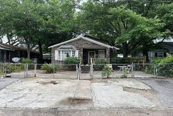 Pre-foreclosure in  SUFFOLK ST North Charleston, SC 29405