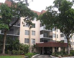 Pre-foreclosure in  INVERRARY DR  Fort Lauderdale, FL 33319
