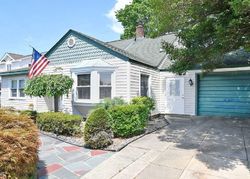  Old Farm Rd, Levittown NY