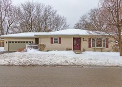 Pre-foreclosure in  CLOVER DR Crystal Lake, IL 60014
