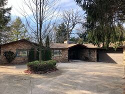 Pre-foreclosure in  LINCOLNSHIRE DR Lincolnshire, IL 60069