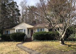 Pre-foreclosure in  LEROY AVE Berlin, NJ 08009