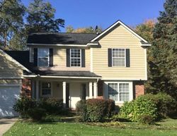 Pre-foreclosure Listing in WOODCREEK DR WATERFORD, MI 48327