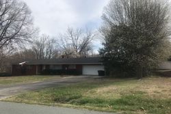 Pre-foreclosure in  COLLINWOOD DR Burlington, NC 27215