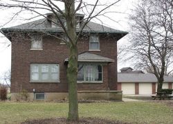 Pre-foreclosure in  SILVER GLEN RD Saint Charles, IL 60175