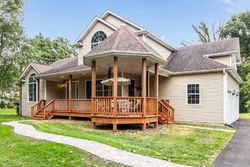 Pre-foreclosure in  CREEKVIEW DR Elgin, IL 60124