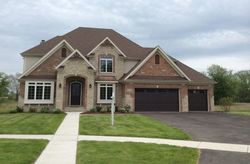Pre-foreclosure in  FOX CREEK DR Saint Charles, IL 60175