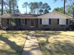Pre-foreclosure in  W LAKERIDGE DR Albany, GA 31707