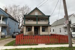  W 49th St, Cleveland OH