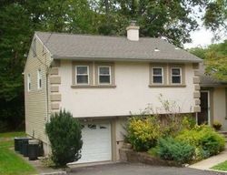 Pre-foreclosure Listing in LINDEN AVE VERONA, NJ 07044