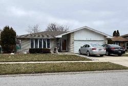 Pre-foreclosure in  THORNWOOD DR South Holland, IL 60473