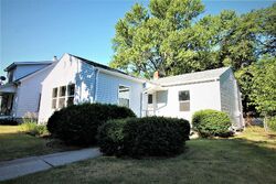 Pre-foreclosure in  DOUGLAS ST Rockford, IL 61103