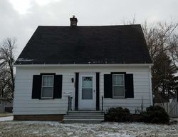 Pre-foreclosure Listing in W BREWSTER ST APPLETON, WI 54914