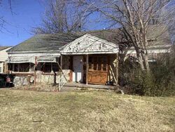 Pre-foreclosure in  SE 21ST ST Oklahoma City, OK 73115