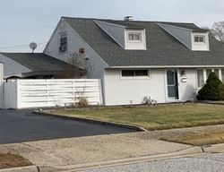  Dorset Ln, Levittown NY