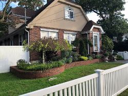 Pre-foreclosure in  FRANKFORD RD West Babylon, NY 11704