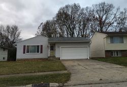  Rochelle Dr, Maple Heights OH