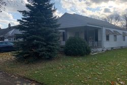 Pre-foreclosure in  PASADENA BLVD Toledo, OH 43612