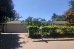 Pre-foreclosure in  SE FERN AVE Portland, OR 97206