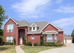 Pre-foreclosure in  COVENTRY LN Arlington, TX 76017