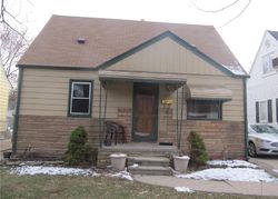 Pre-foreclosure Listing in THOMAS ST LINCOLN PARK, MI 48146