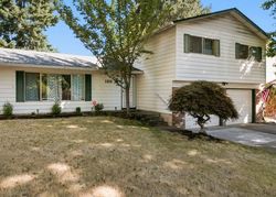Pre-foreclosure in  NE 20TH DR Hillsboro, OR 97124
