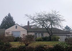 Pre-foreclosure in  NE BILLINGHER DR Portland, OR 97220