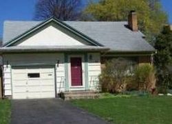 Pre-foreclosure in  SAINT REGIS DR N Rochester, NY 14618