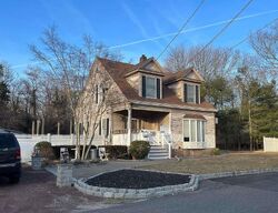 Pre-foreclosure in  VERA PL Patchogue, NY 11772