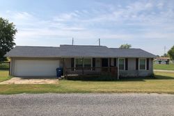 Pre-foreclosure in  ILLINOIS AVE South Roxana, IL 62087