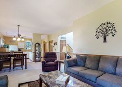  S Quail Hollow Ct, Round Lake IL