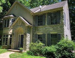 Pre-foreclosure in  RED OAK DR Lititz, PA 17543