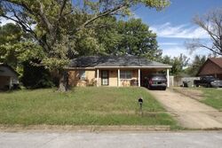 Pre-foreclosure in  ROSEHAVEN AVE Memphis, TN 38127
