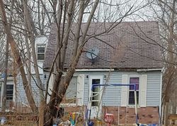Pre-foreclosure in  68TH AVE Moline, IL 61265
