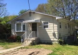 Pre-foreclosure in  LINCOLN ST Petersburg, VA 23803