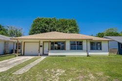 Pre-foreclosure Listing in S CIRCLE DR BAYTOWN, TX 77520