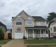 Pre-foreclosure in  WESTSIDE AVE Freeport, NY 11520