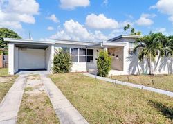 Pre-foreclosure in  NE 121ST TER Miami, FL 33161