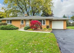 Pre-foreclosure in  WOODVIEW LN Algonquin, IL 60102