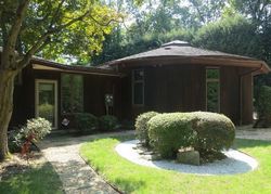 Pre-foreclosure in  SILVER SPRING RD Fairfield, CT 06824