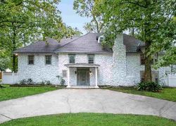Pre-foreclosure in  WOODLAKE DR Baton Rouge, LA 70817